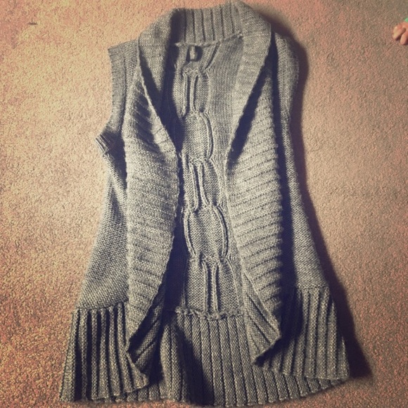 Charlotte Russe Sweaters - 🎉SOLD🎉Knitted Charlotte Russe Shawl